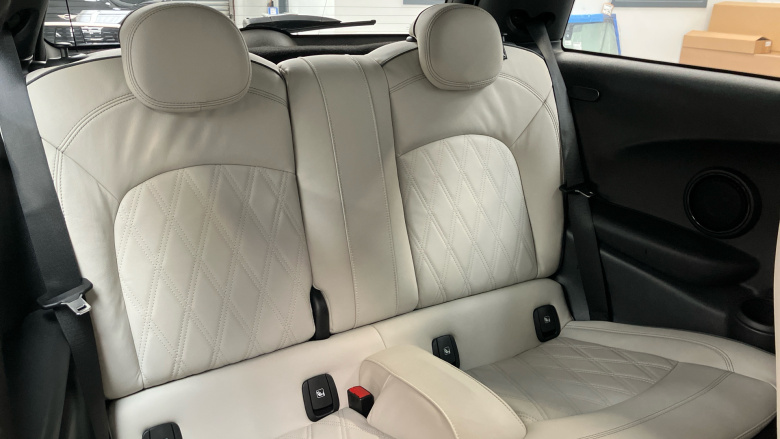 MINI Hatchback 1.5 Cooper Exclusive 3dr Auto Petrol Hatchback